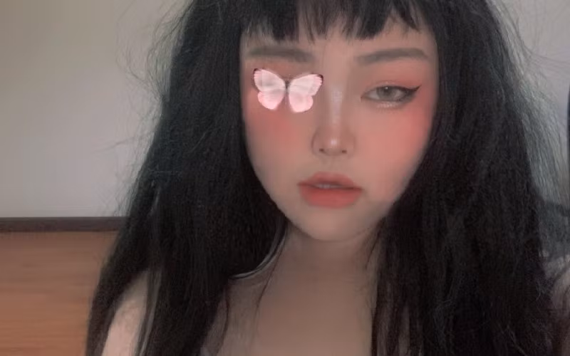 Tuyết Di có khả năng trang điểm, chụp ảnh và sử dụng photoshop rất chuyên nghiệp.