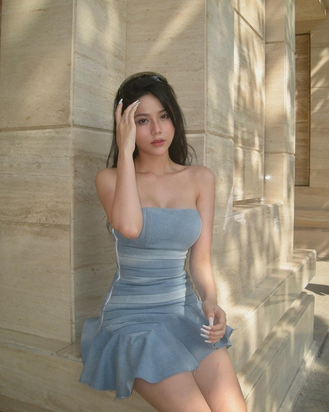 Hot girl Sài thành tâm sự, thời điểm đó cô trải qua cú sốc mất mẹ nên không còn động lực làm bất cứ công việc gì. Cô nàng thậm chí dừng hẳn việc học tại trường Đại học Ngoại ngữ - Tin học TP.HCM.