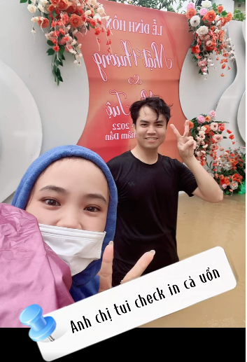 Ngay khi được đăng tải, sự việc đã nhanh chóng thu hút sự chú ý từ dân tình. Hầu hết mọi người đều cảm thông cho cô gái. Đáng ra đây phải là ngày trọng đại nhất của cô, vậy mà mọi thứ lại không thể diễn ra như mong đợi. Nhiều người khi biết chuyện cũng đã nhanh chóng vào bình luận an ủi cô dâu.