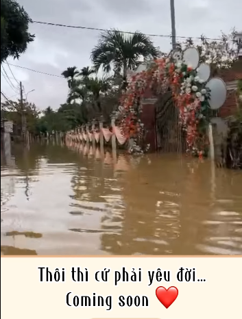 Đời không như là mơ, bao nhiêu công sức, bao nhiêu ấp ủ của mình dồn hết vào đây, mà trời sợ mình đi lấy chồng hay sao ý, khóc trôi mọi thứ luôn. Hai đứa mệnh thuỷ nên kéo đại hồng thuỷ đến luôn. Đăng lại để những năm về sau có cái kỉ niệm, nói cho nhau nghe.", cô dâu Nhật Phương cho biết thêm.