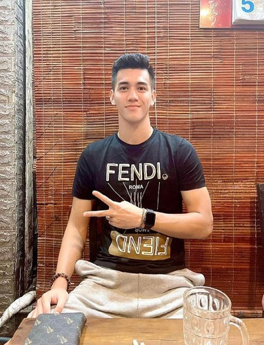 Nếu thông tin chàng tiền đạo đội tuyển Việt Nam chuẩn bị lấy vợ là thật, dân mạng sẽ rất lấy làm bất ngờ xen lẫn tò mò về danh tính nửa kia của anh.