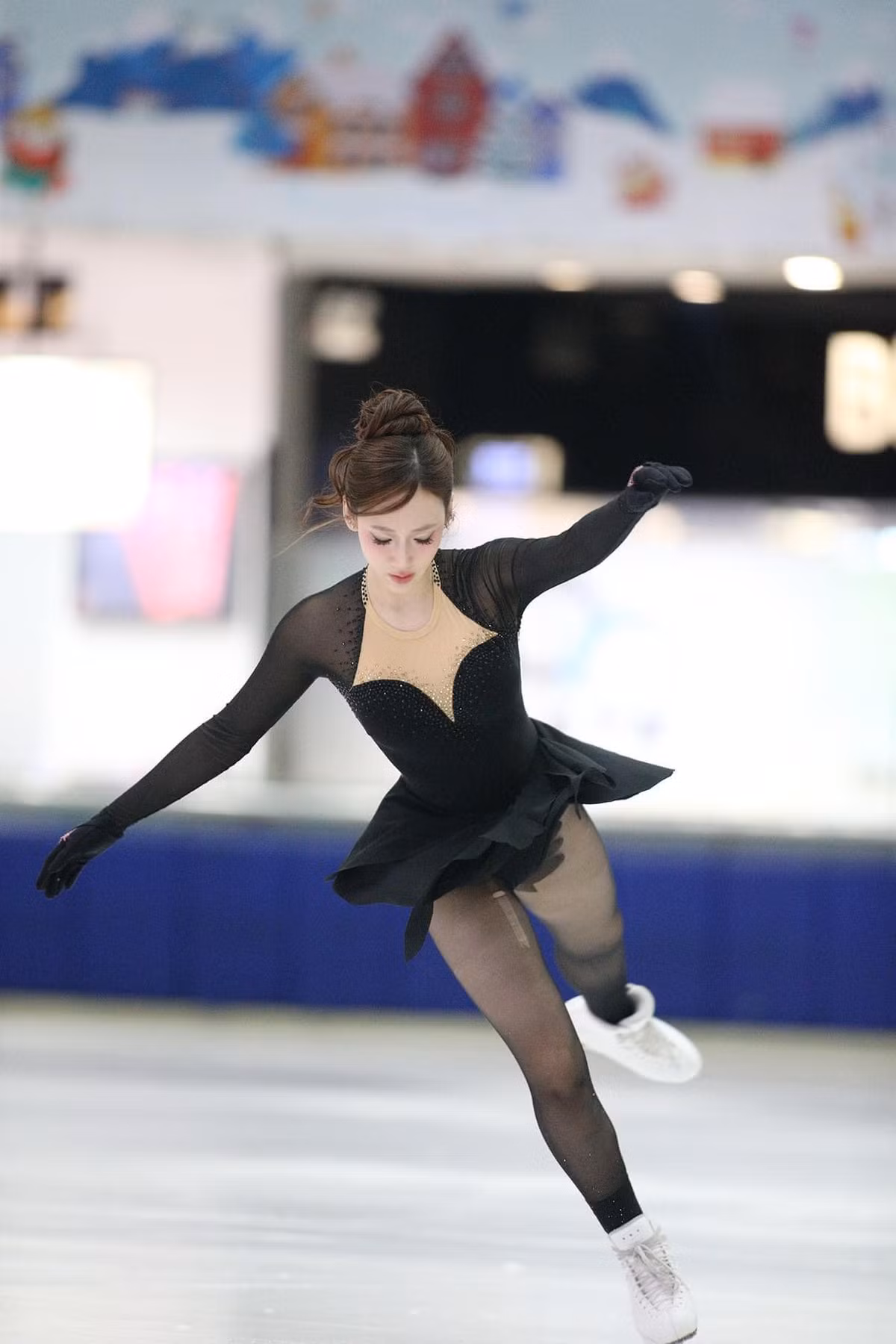 Những động tác thuần thục, độ chính xác cao mới của Linh Chi đã chinh phục Ban giám khảo ở cuộc thi.