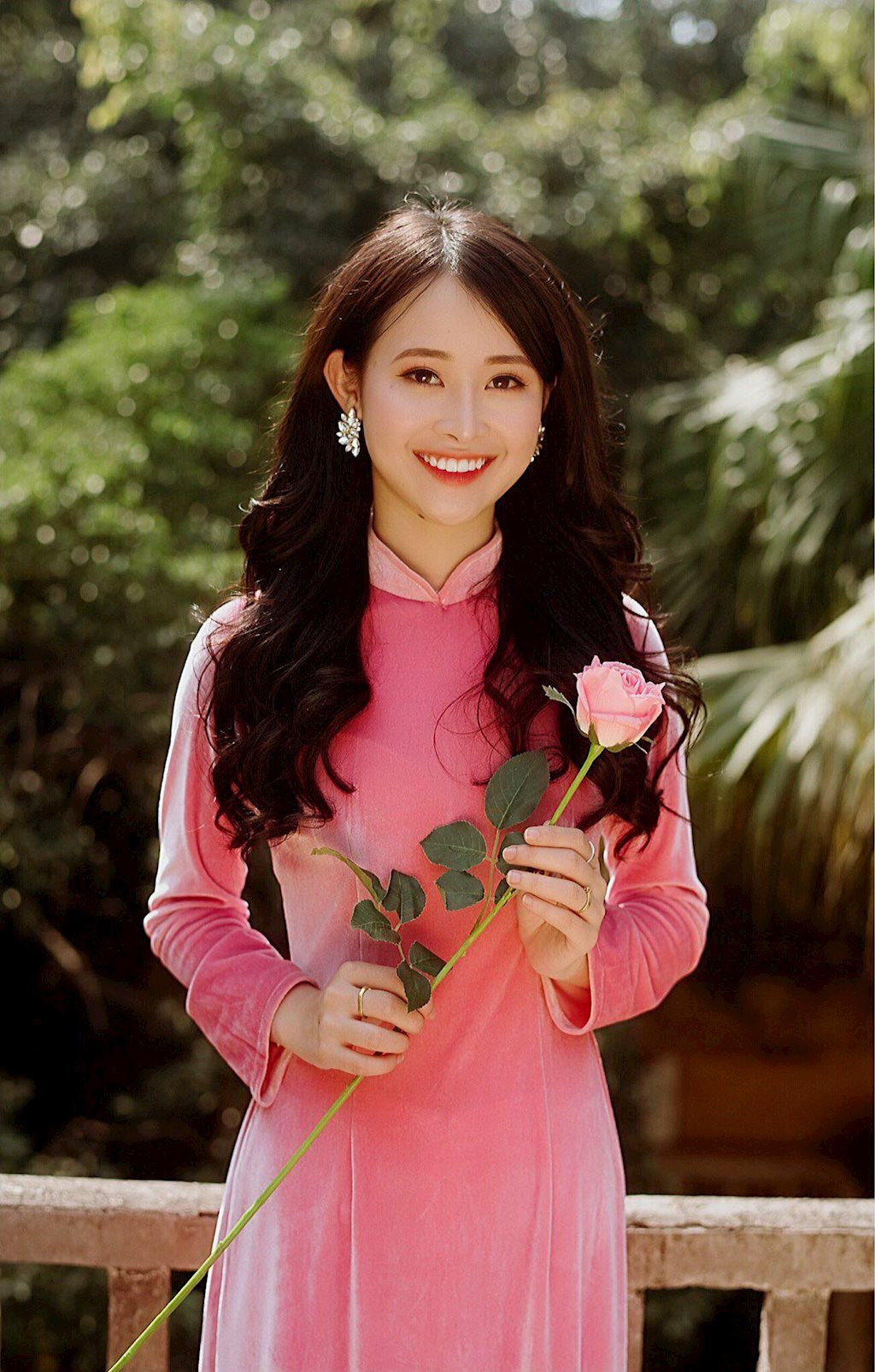 Thu Hằng từng được đông đảo cư dân mạng biết đến bằng các ca khúc cover gây sốt trên mạng xã hội.