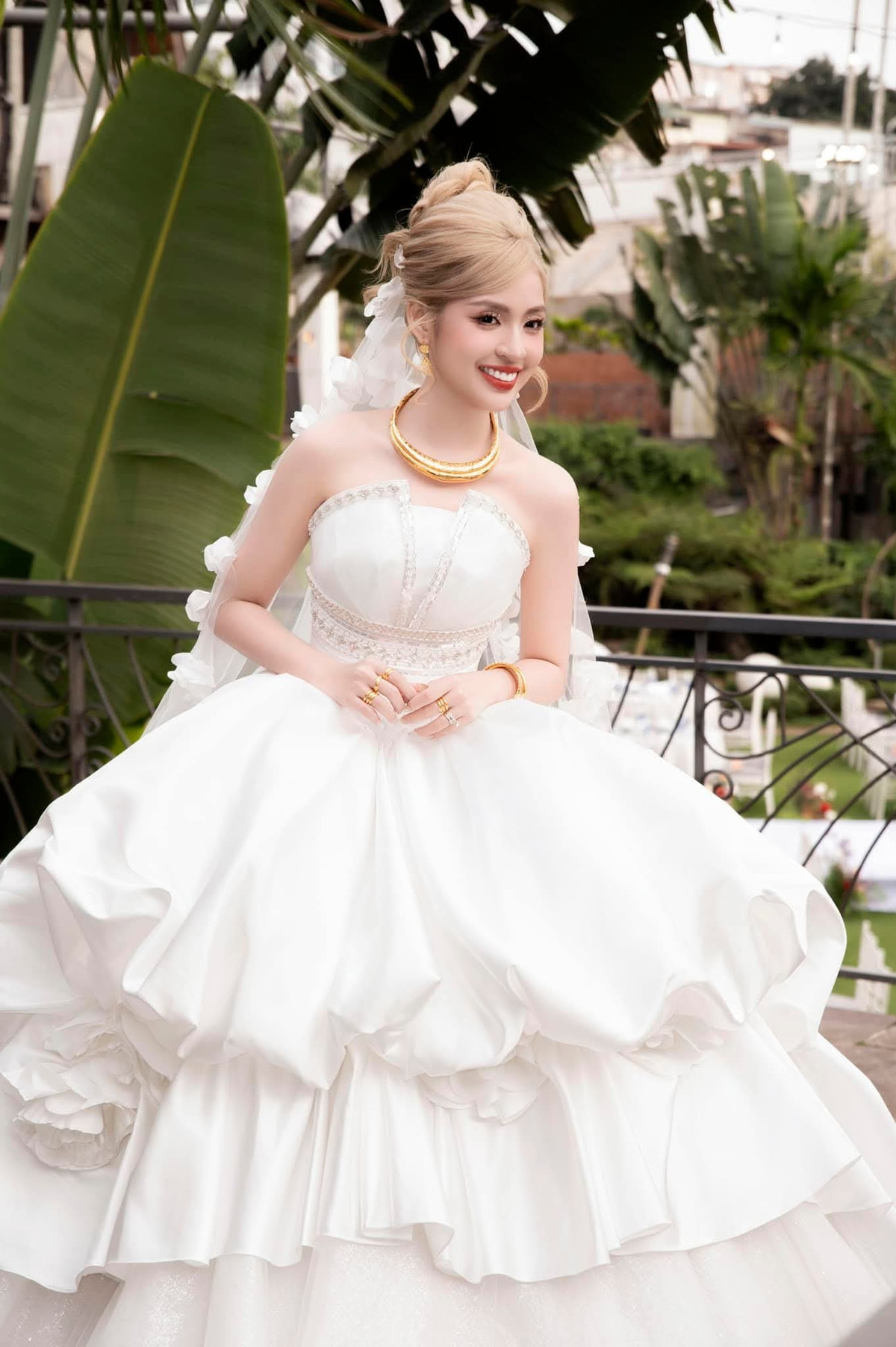 Trước những bình luận này, Trần Thanh Tâm nhanh chóng phủ nhận. Cô cho biết nhà chồng mình bình thường và nếu chồng là "công tử bột" thì chắc chắn đã không đồng ý kết hôn.