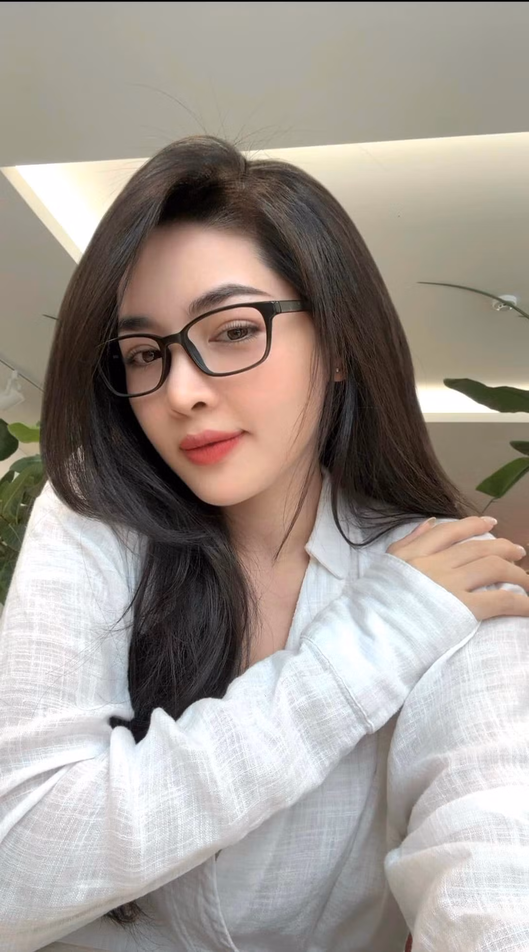 Sau 9 năm 'lột xác', hiện tại Vũ Thanh Quỳnh được biết đến như một hot girl có tiếng trong cộng đồng mạng, tham gia làm mẫu ảnh, kinh doanh…