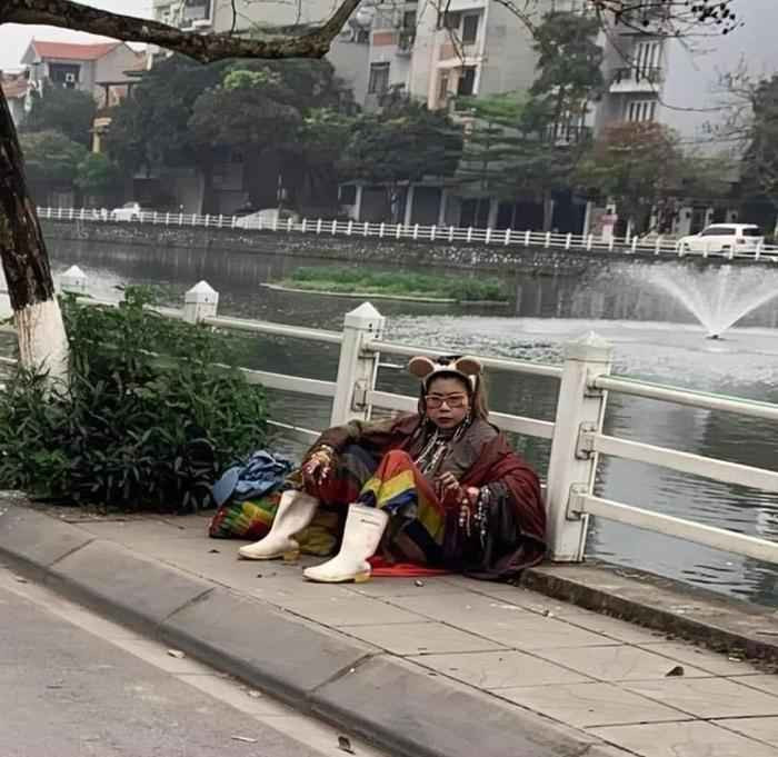 Trước đó, cứ mỗi nơi Bella đặt chân đến, cô lại nhận được nhiều sự quan tâm, chú ý của người dân địa phương bởi hình ảnh khác biệt của mình.