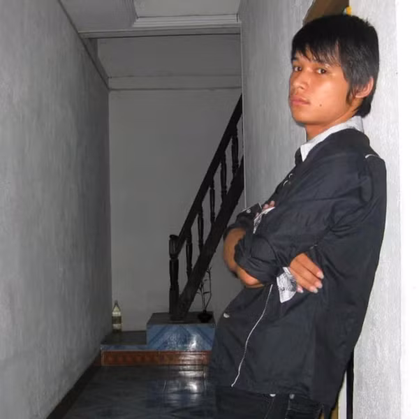 Dù hình có "ngố tàu" đến thế nào thì vẫn vui, vẫn đáng trân trọng vì nhờ có bản thân tại thời điểm đó mà phiên bản ở thời điểm hiện tại mới tốt hơn.