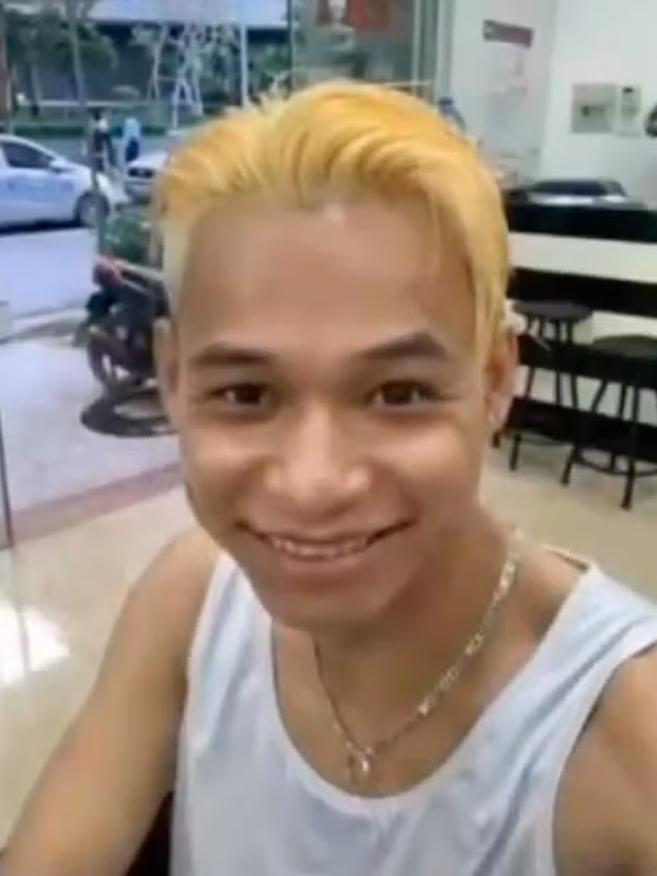 Bên cạnh sự nghiệp nhiều dấu ấn, Độ Mixi hiện tại có cuộc sống hôn nhân vô cùng hạnh phúc. Anh cùng người vợ tên Nguyễn Thu Trang luôn đồng bên cạnh bất kể khó khăn, sóng gió.