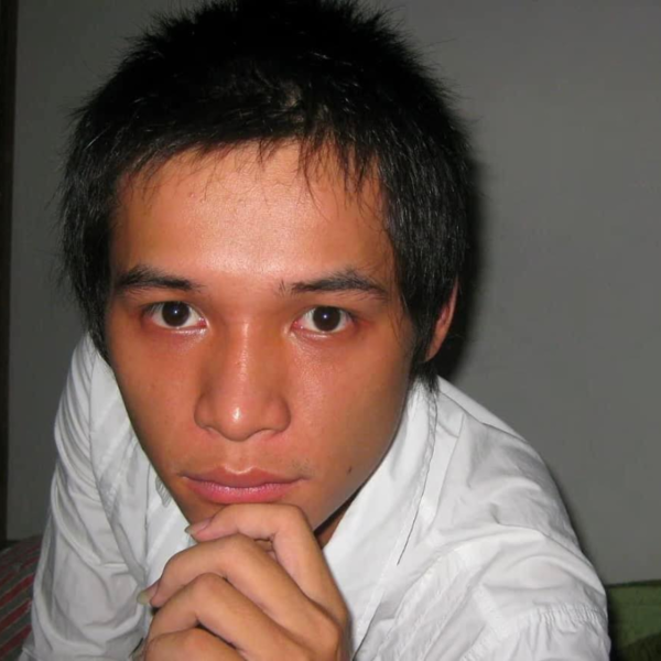 Thậm chí, hiện tượng mạng xã hội này cũng từng nhiều lần công khai những bức hình kỷ niệm thời "trẻ trâu" của mình.