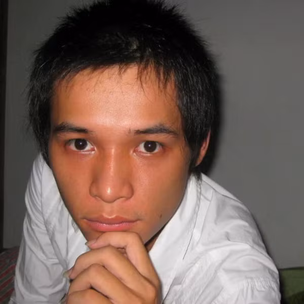 Thậm chí, hiện tượng mạng xã hội này cũng từng nhiều lần công khai những bức hình kỷ niệm thời "trẻ trâu" của mình.