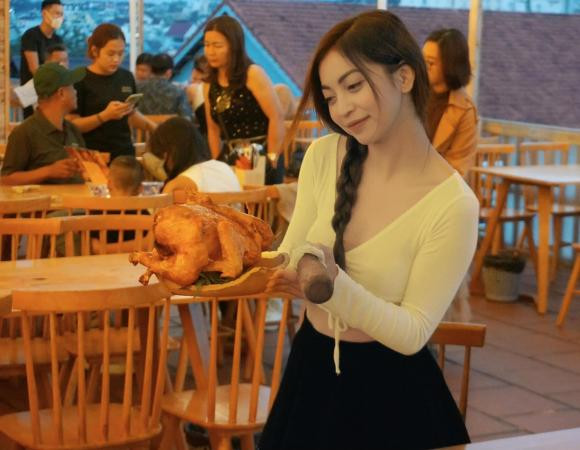 Có thể thấy, Nhật Lê đang có cuộc sống mà nhiều cô gái trẻ phải mơ ước.