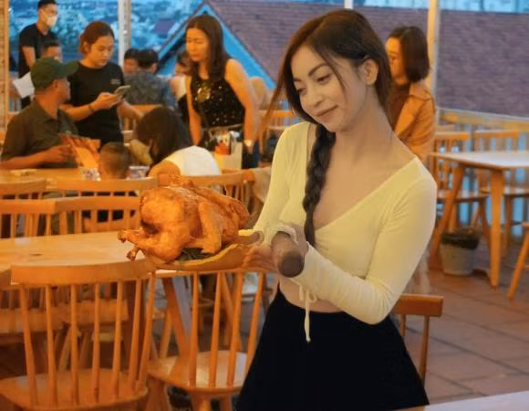 Có thể thấy, Nhật Lê đang có cuộc sống mà nhiều cô gái trẻ phải mơ ước.