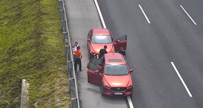 Dừng xe nghỉ giữa cao tốc thay vì vào trạm nghỉ là điều mà không ít các tài xế từng làm.