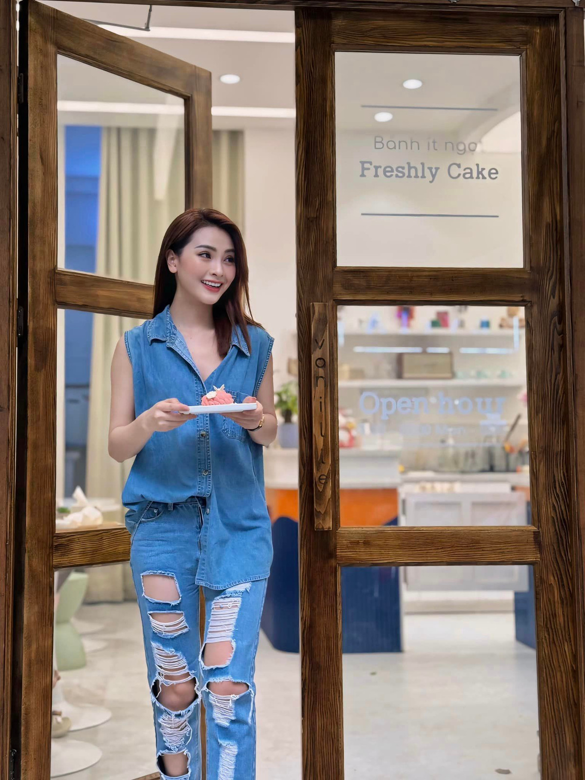 Những hình ảnh gợi cảm của Mù Tạt nhận được lời khen, khác hẳn khi lên sóng truyền hình.