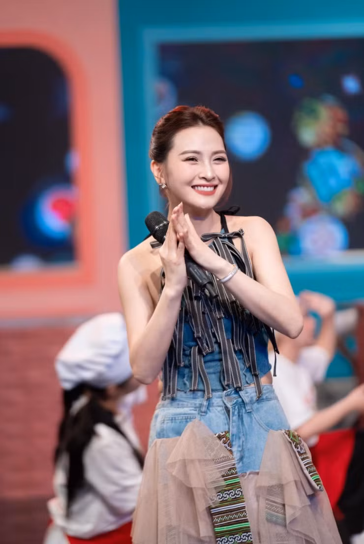 MC Mù Tạt cho biết: "Mùa Euro năm nay cực kỳ hấp dẫn. Việc tôi theo dõi các trận đấu, ăn ngủ cùng Euro trong khi có những anh em bạn bè đồng hành là rất xứng đáng.