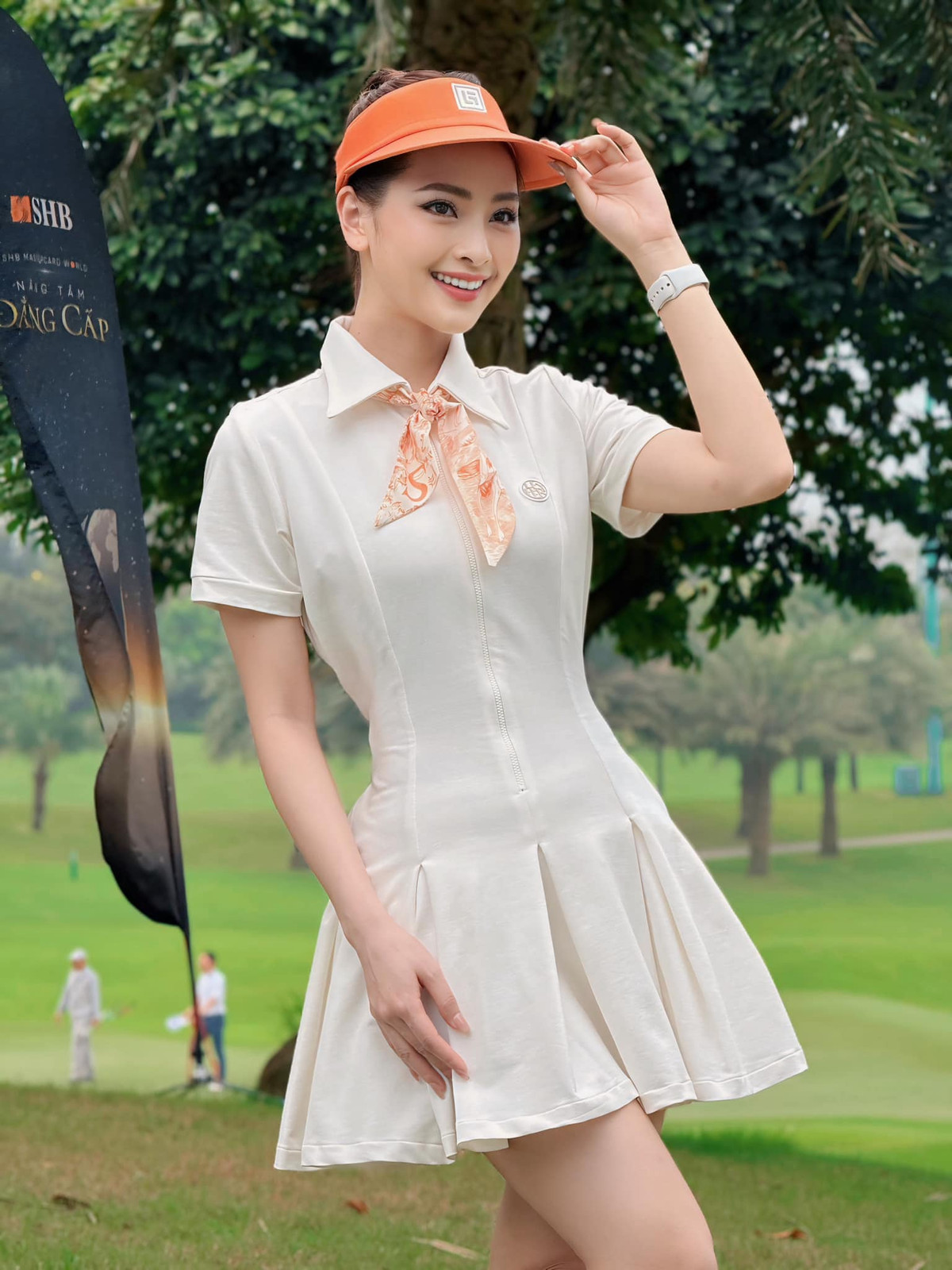 Vốn dĩ sở hữu đường cong hút mắt, thân hình thon gọn nên mỗi lần diện bikini MC Mù Tạt nhanh chóng tỏa sáng cả một khung hình.