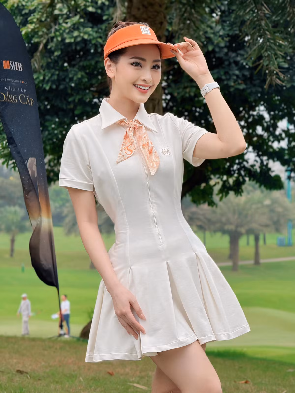 Vốn dĩ sở hữu đường cong hút mắt, thân hình thon gọn nên mỗi lần diện bikini MC Mù Tạt nhanh chóng tỏa sáng cả một khung hình.