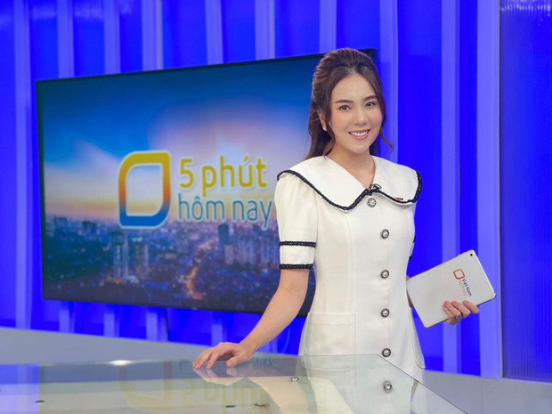 Nhắc đến Mai Ngọc, nhiều người sẽ nhớ ngay tới biệt danh "MC đẹp nhất VTV". Cô nàng hot girl đời đầu không chỉ sở hữu lối dẫn "đi vào lòng người" mà còn sở hữu từ gương mặt cho đến vóc dáng khiến bất cứ ai ngắm nhìn đều si mê.