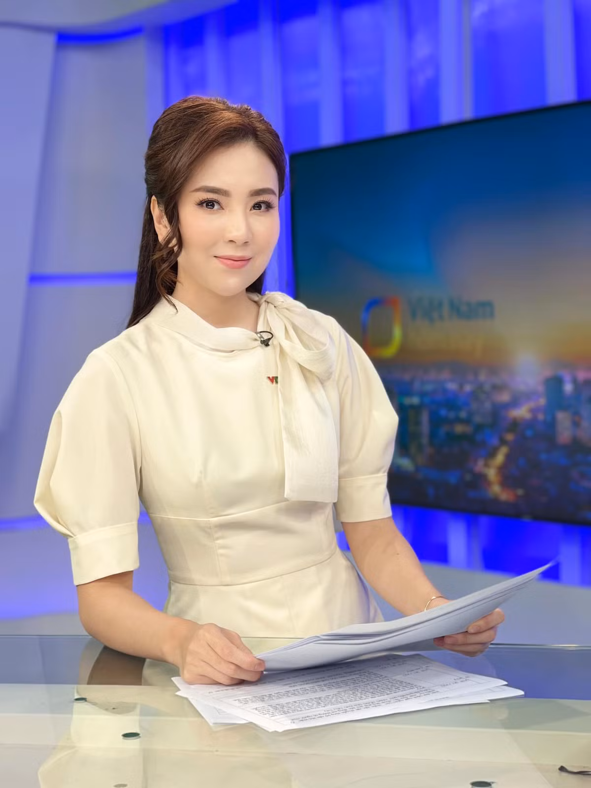 Đến thời điểm hiện tại, Mai Ngọc vẫn là 1 trong những biểu tượng nhan sắc của VTV, dư sức chặt đẹp các gái xinh thế hệ mới bây giờ.