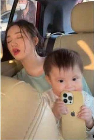 Tuy nhiên, khi trở thành mẹ bỉm sữa, Salim không thoát khỏi cảnh đầu bù, tóc rối. Do không thuê giúp việc và một mình chăm con nên cuộc sống của nàng hot girl Hà thành này thay đổi hoàn toàn, thiếu ngủ cũng là chuyện dễ hiểu.