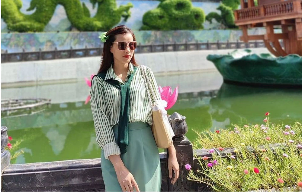 Ngay khi nước rút, cô Hoàng Minh Diệp cùng các đồng nghiệp quay trở lại trường dọn dẹp sau trận lũ lịch sử.