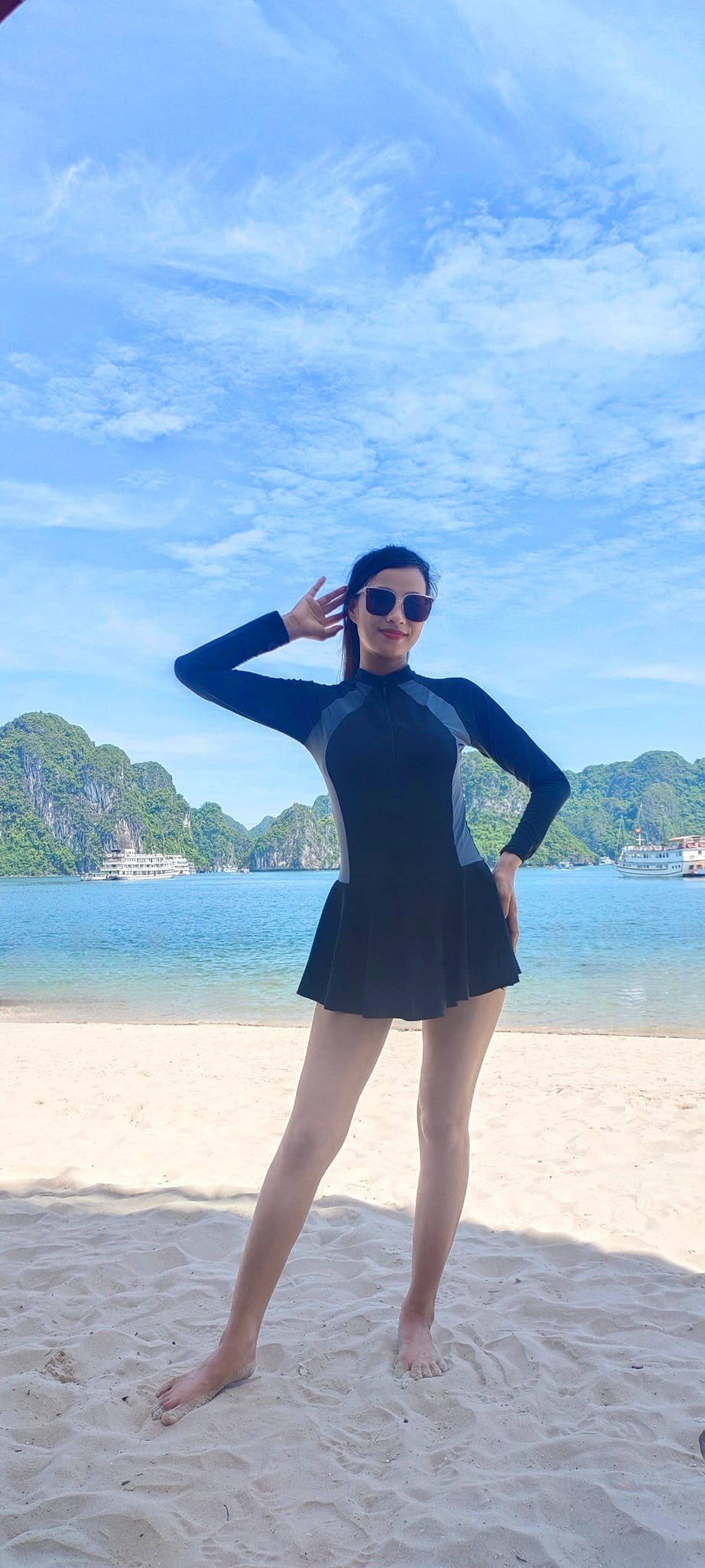 "Không chỉ có tôi đâu. Các giáo viên khác đều như thế cả, ai cũng vất vả vì việc chung. Tôi rất xúc động nhưng tuyệt đối không nhận những mỹ danh đó về mình", cô Diệp chia sẻ thêm.