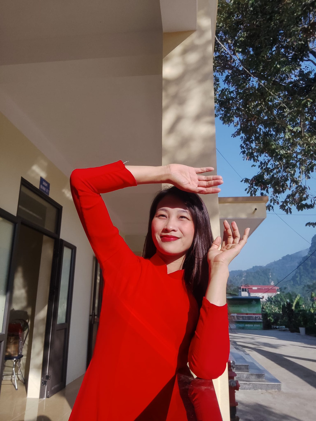 "Nhờ có sự lan toả hình ảnh của cô Diệp mà mọi người biết đến điểm trường của mình nhiều hơn. Nhà trường xin được gửi lòng biết ơn tới những tấm lòng và sự giúp đỡ của người dân cả nước dành cho thầy và trò”, cô Vũ Thu Hương nói thêm.