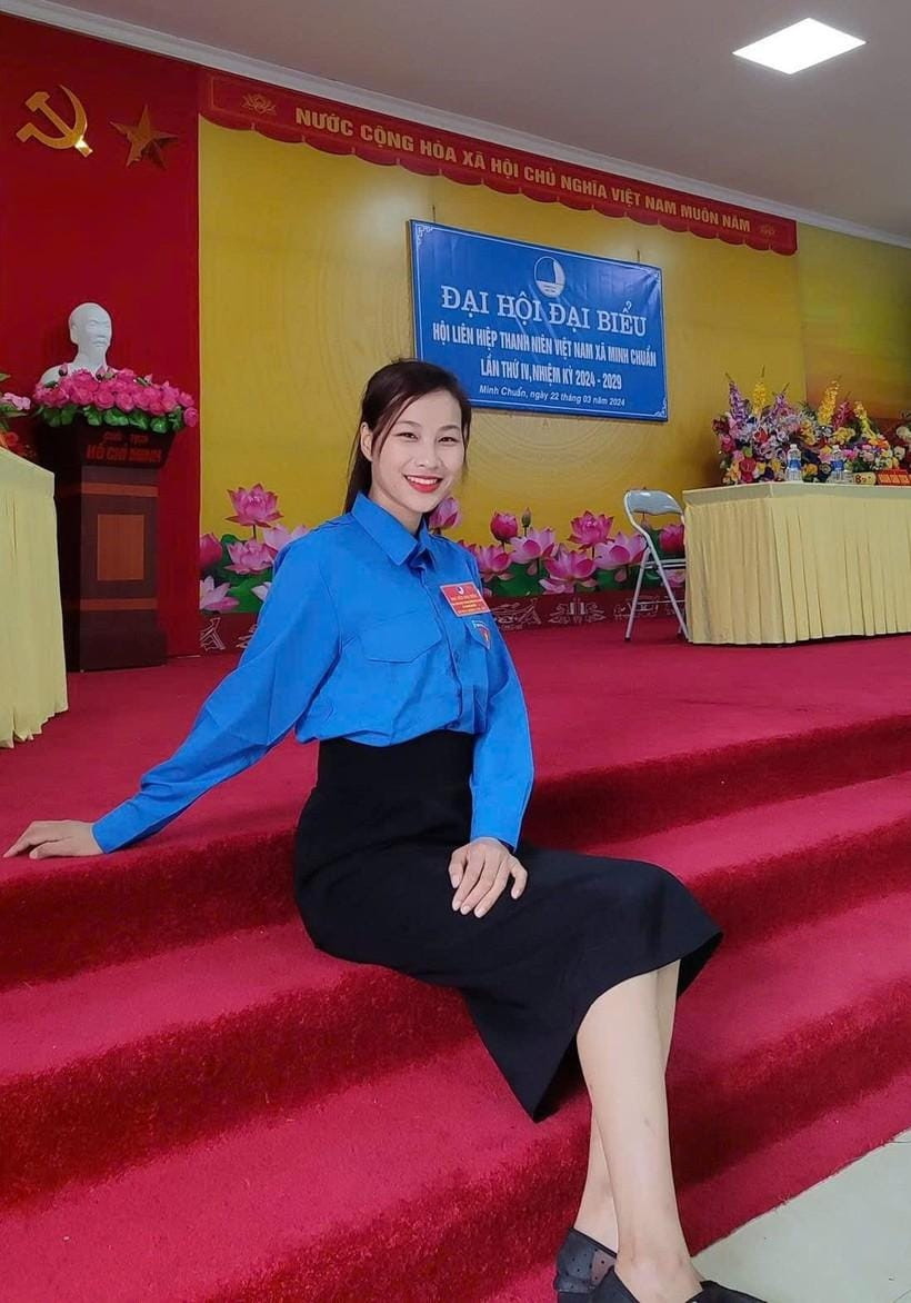 Bức ảnh được một giáo viên Trường Tiểu học - THCS Minh Chuẩn, tỉnh Yên Bái chụp vào chiều 12/9, khi các thầy cô đang nghỉ ngơi phút chốc lao sau ngày dài dọn dẹp lại trường vì cơn lũ lịch sử.