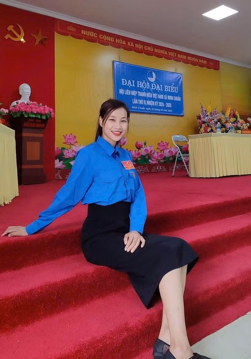 Bức ảnh được một giáo viên Trường Tiểu học - THCS Minh Chuẩn, tỉnh Yên Bái chụp vào chiều 12/9, khi các thầy cô đang nghỉ ngơi phút chốc lao sau ngày dài dọn dẹp lại trường vì cơn lũ lịch sử.