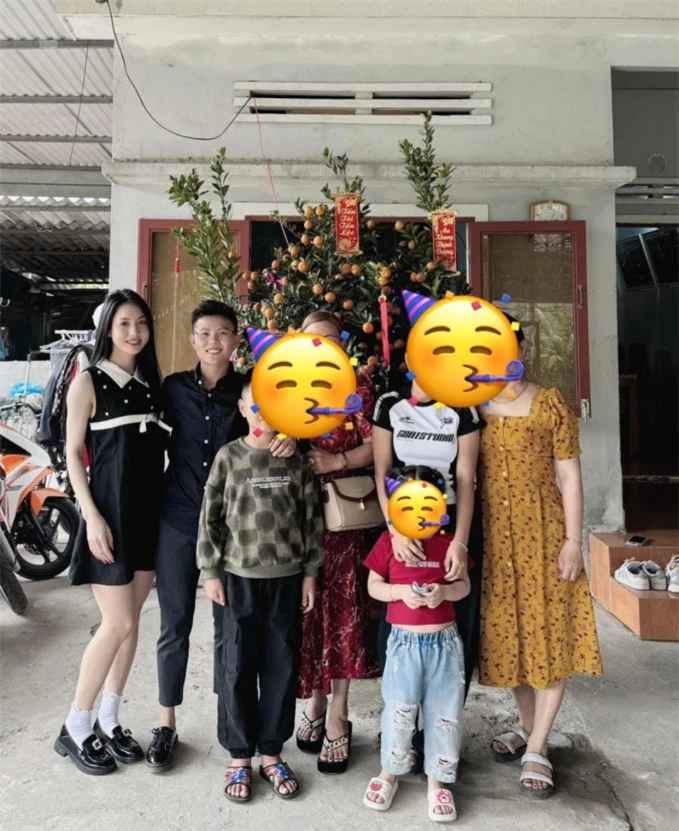 Hình ảnh, Bích Thùy về nhà Trần Thị Duyên ở Hà Nam ăn Tết.