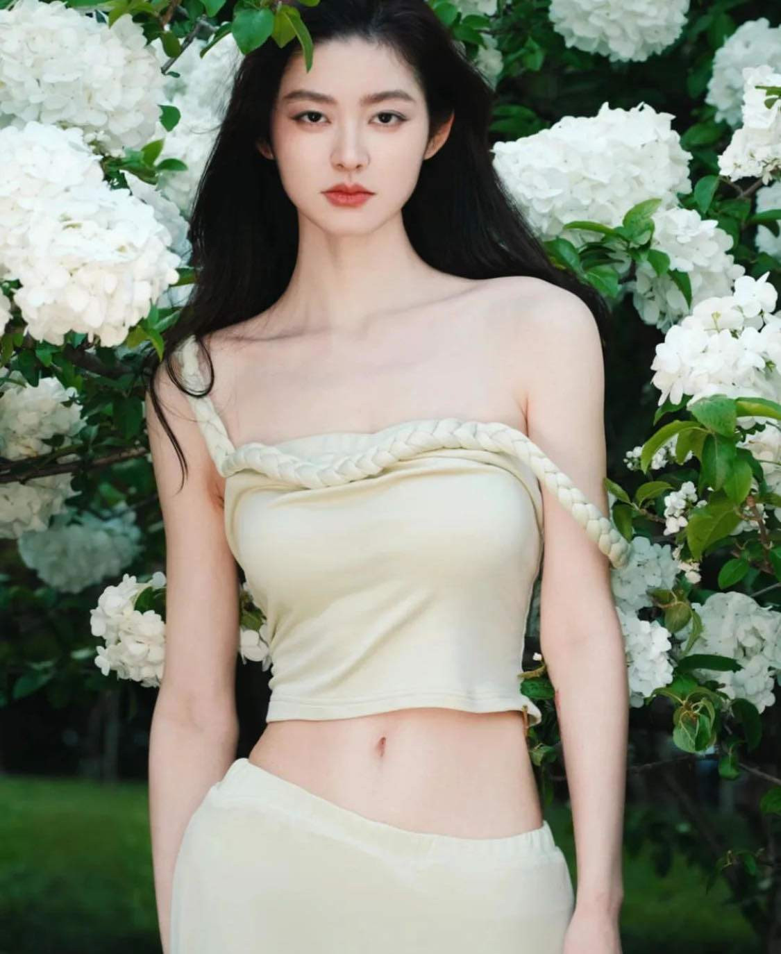 Mới đây, Ying Ning đăng tải bộ ảnh mới trên trang cá nhân thu hút hàng nghìn lượt yêu thích cùng nhiều lời khen ngợi.