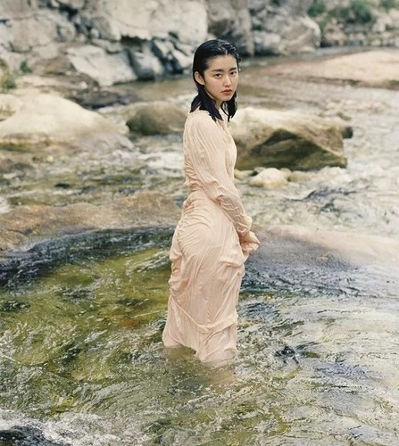 Ying Ning cho hay trong tương lai, cô sẽ khẳng định tên tuổi trong làng giải trí bằng năng lực thật sự của bản thân chứ không phải bằng những tấm hình đang được khen ngợi kia.