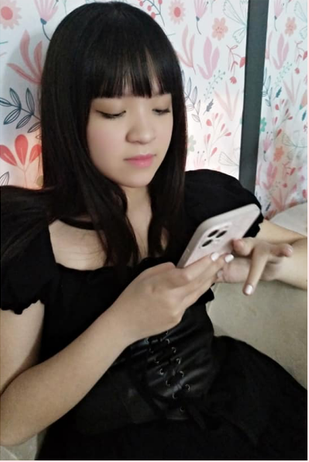 Cách đây chưa lâu, bà Phương Hằng cũng tiết lộ, ái nữ duy nhất là Natalie cũng có sở thích chơi kim cương giống mẹ mình, bộ sưu tập thậm chí còn hoành tráng chẳng kém.