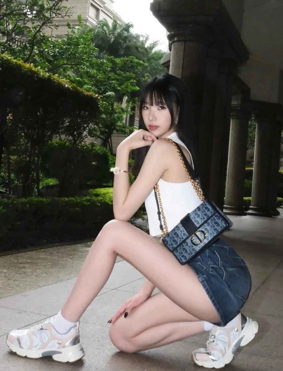 Bởi vậy dù năm nay mới tốt nghiệp cấp 3, Elly đã có kinh nghiệm đáng kể trong lĩnh vực thời trang.