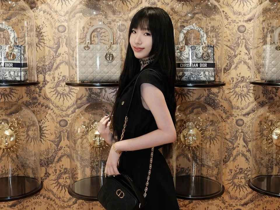 Gương mặt đậm chất thời trang cùng khả năng biểu cảm đa dạng của Elly giúp cô nhận đánh giá cao từ các nhãn hàng.