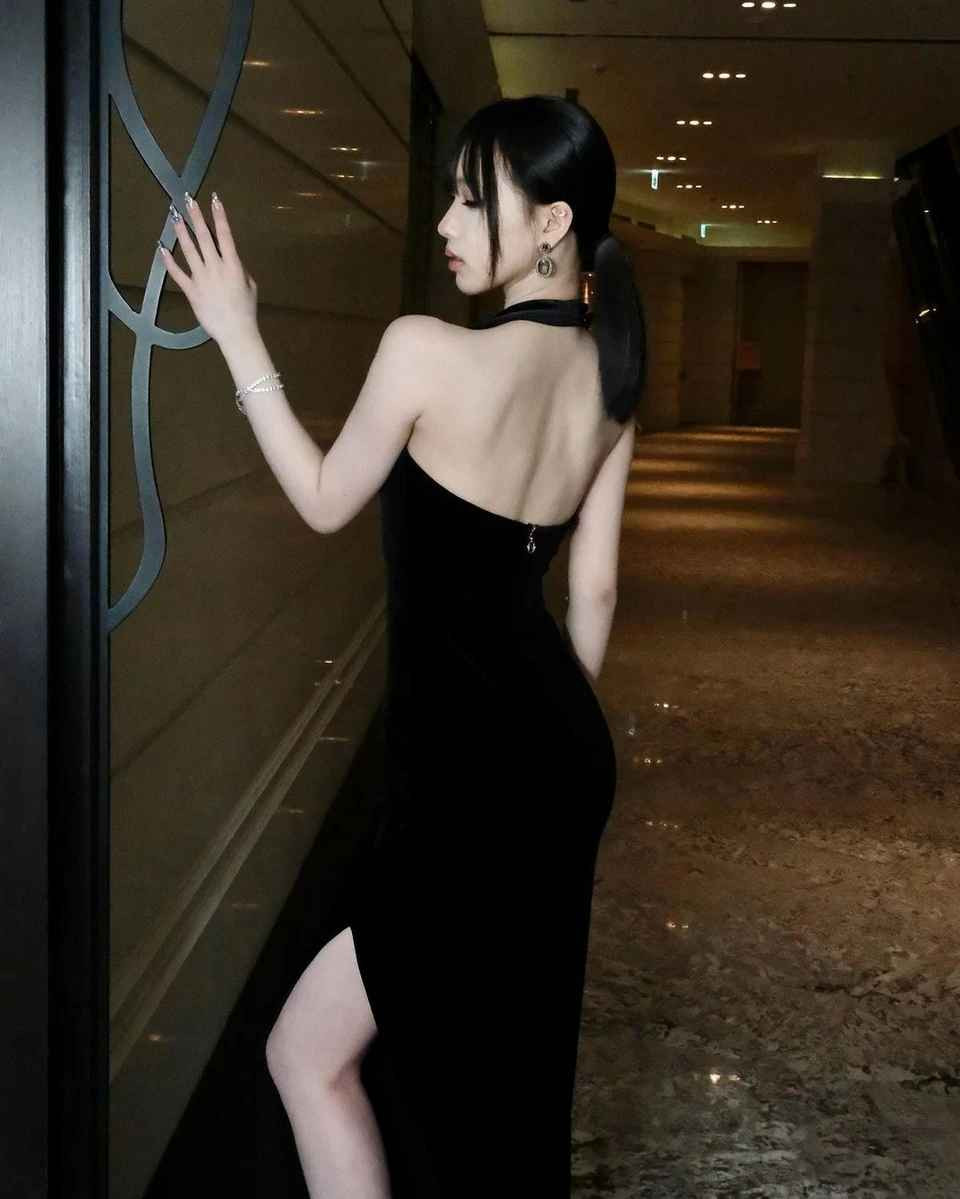 Điều giúp Elly nhanh chóng nhận được hơn 40.000 lượt tương tác cùng hàng trăm bình luận là các bức ảnh đi kèm trong bài đăng.