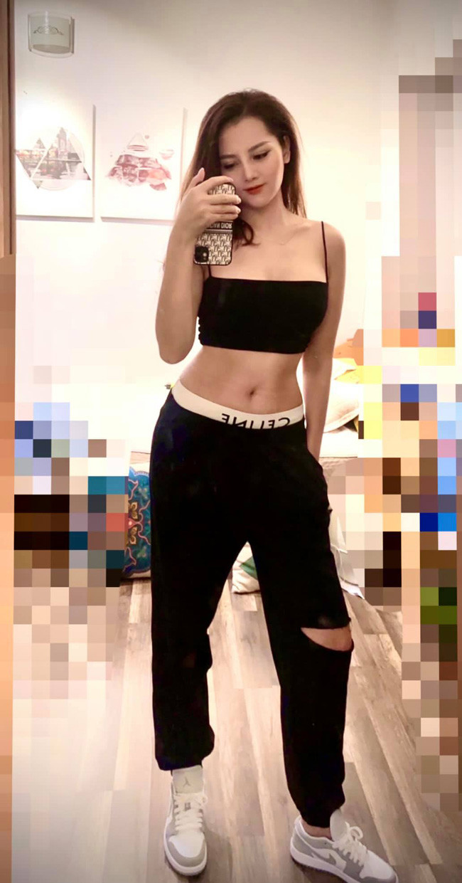 Khánh Huyền chia sẻ: "Mình rung động vì bạn ấy tình cảm, tâm lý, biết cách yêu thương, chiều chuộng mình, luôn lo cho mình và người thân của mình chu đáo".