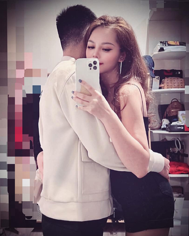 Bạn gái Phạm Đức Huy là Tô Khánh Huyền (hiện sống và làm việc tại Hà Nội)- một cô gái có sắc vóc nóng bỏng.