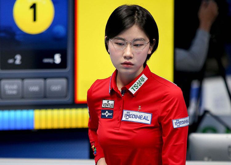 Lee Mirae cũng được một số nhãn hàng mời làm gương mặt đại diện.