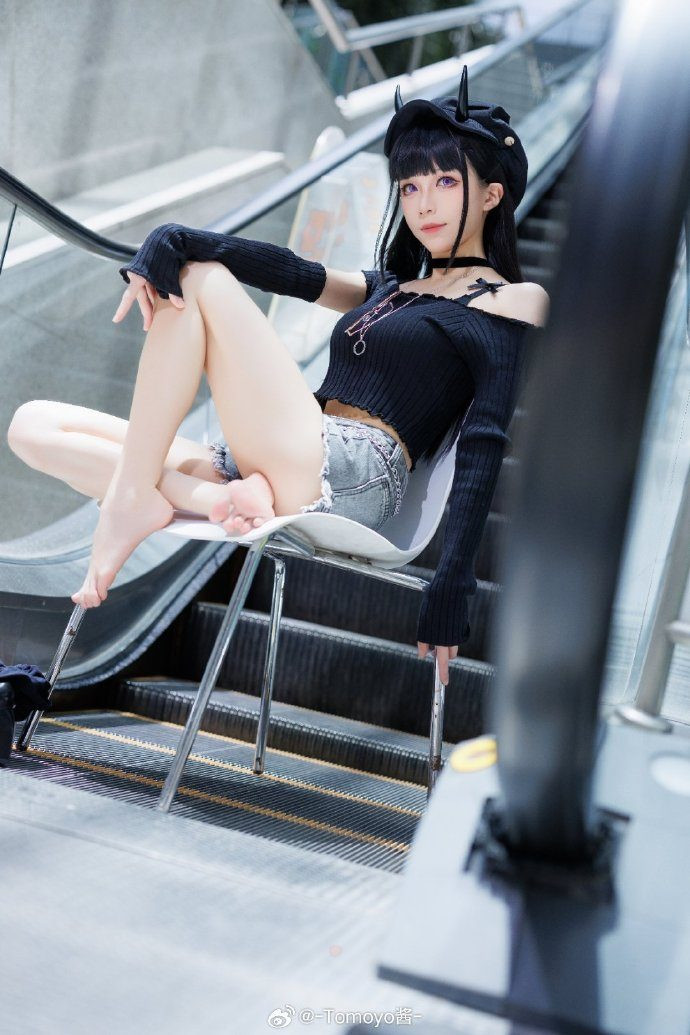 Trên trang cá nhân, Tomoyo thường xuyên đăng tải những bức ảnh cosplay.