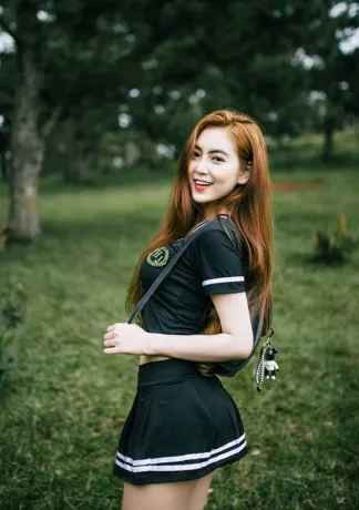 Sở hữu số đo 3 vòng (83 - 58 - 92) khiến nhiều người ước ao nhưng Nam Trân lại quyết định theo nghề "gõ đầu trẻ".