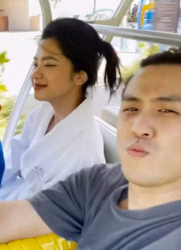 Sau khi Hàn Hằng tái xuất, Huyme đăng tải bằng đoạn clip trên kênh cá nhân vào đúng ngày valentine vừa qua khi để lộ đi chơi cùng bạn gái.