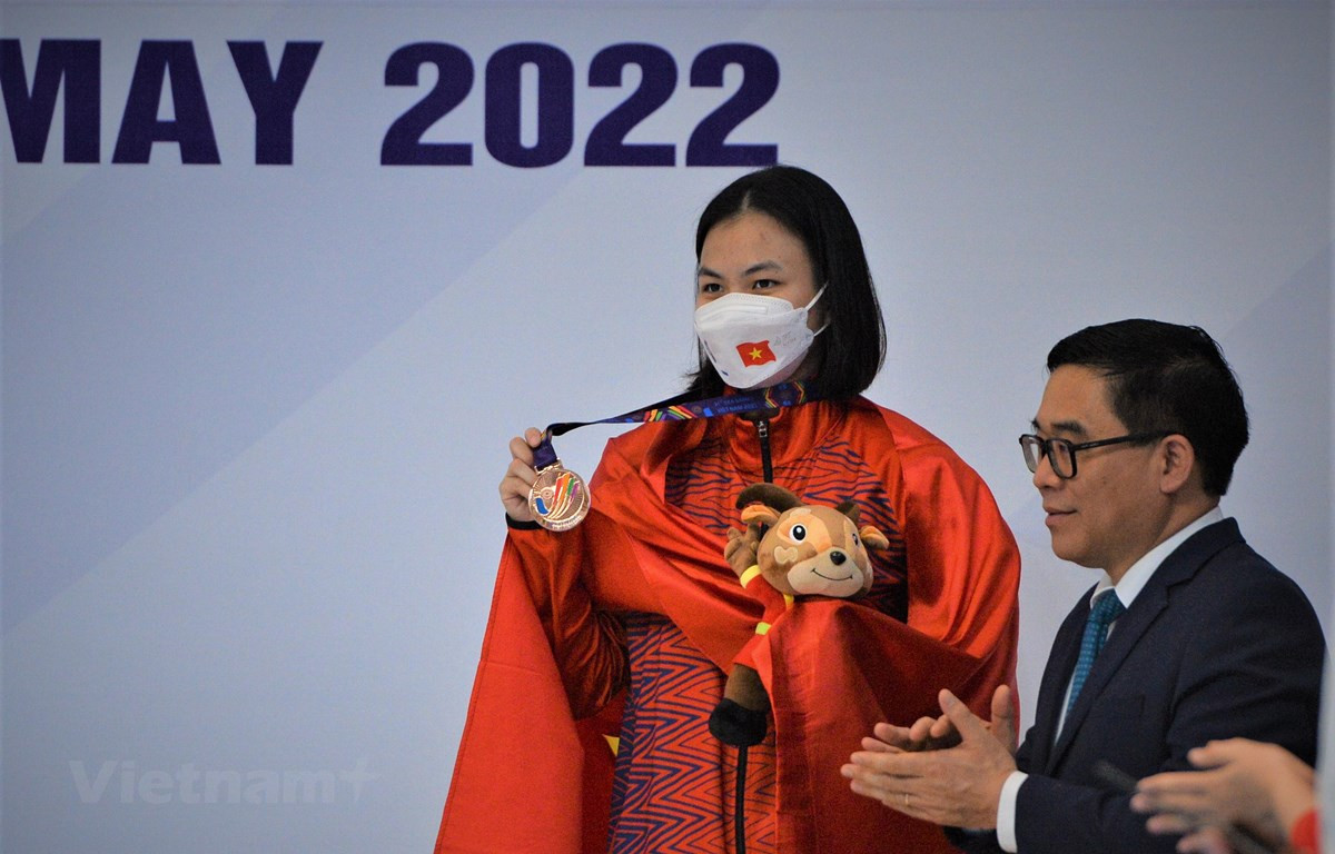 Ngô Phương Mai chính là VĐV mang về tấm huy chương đầu tiên cho đoàn thể thao Việt Nam (TTVN) tại SEA Games 31. Thành tích của cô gái này đó là tấm HCĐ nội dung đơn nữ cầu mềm 1m.