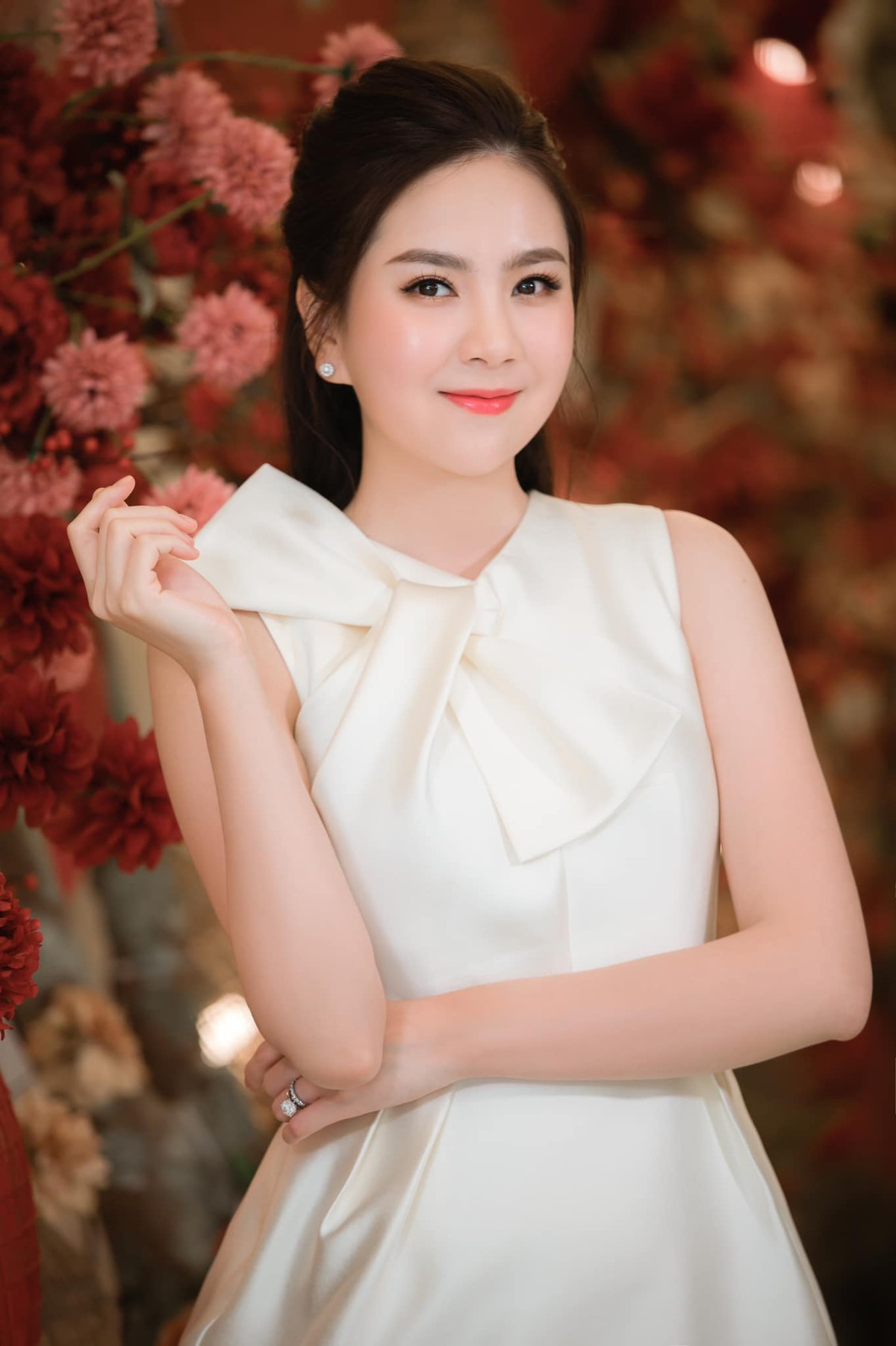 Trước khi được biết đến với vai trò MC/BTV tài năng của đài VTV, Mai Ngọc khá nổi tiếng khi làm người mẫu ảnh cho Hoa học trò.