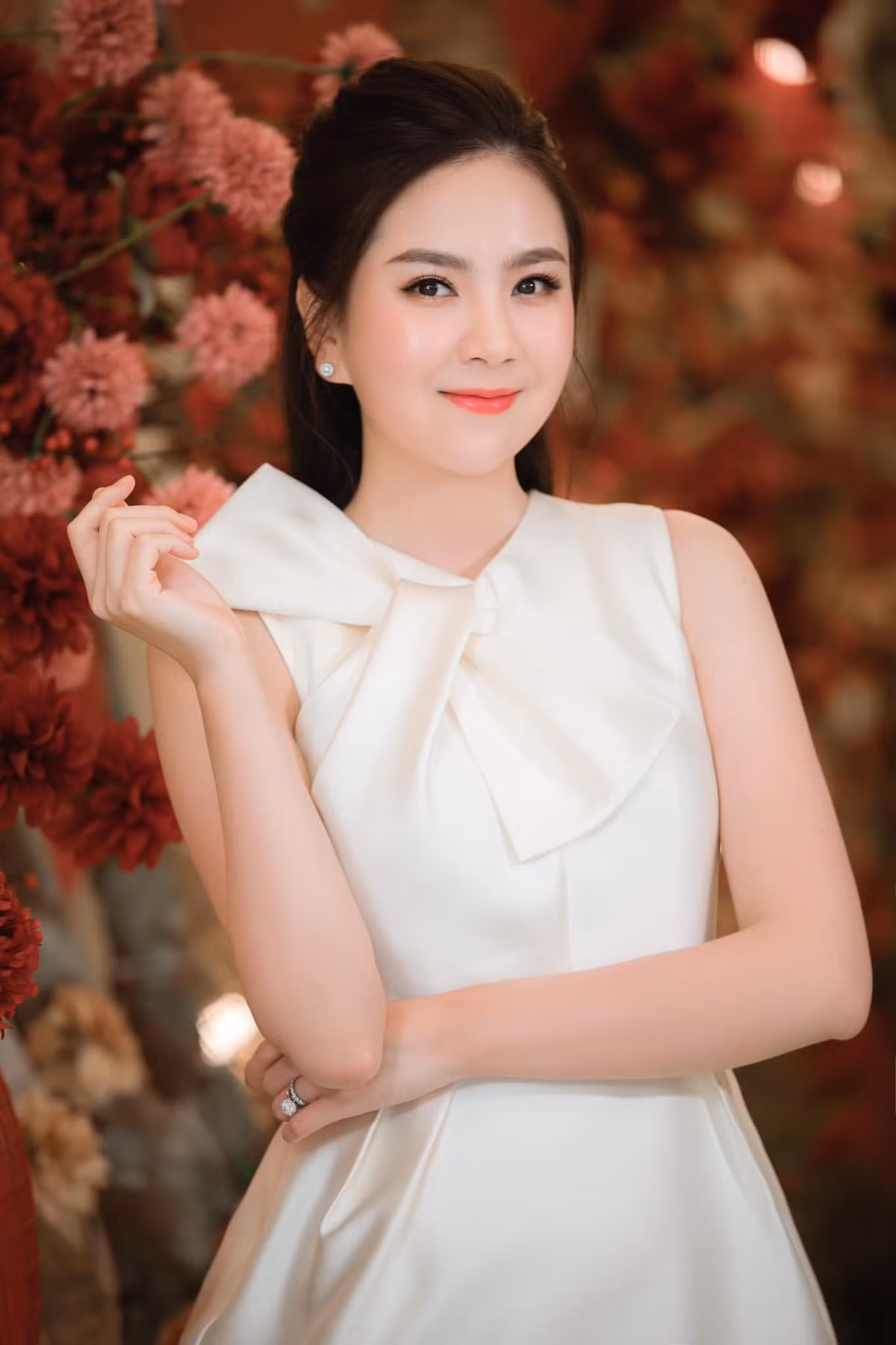 Trước khi được biết đến với vai trò MC/BTV tài năng của đài VTV, Mai Ngọc khá nổi tiếng khi làm người mẫu ảnh cho Hoa học trò.