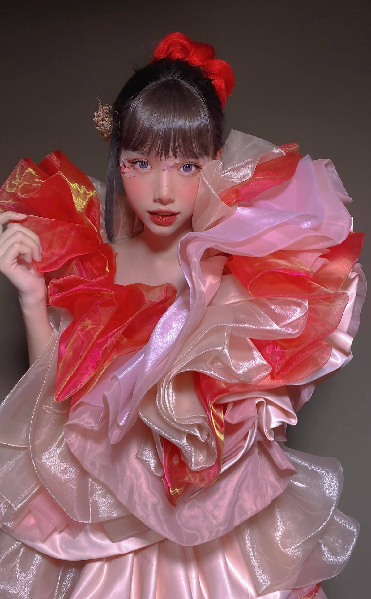 Đằng sau 300 triệu đồng và nhiều ngày tháng chịu đau vất vả, thành quả mà Hồng Ngọc nhận lại được chính là một vẻ ngoài sắc sảo.