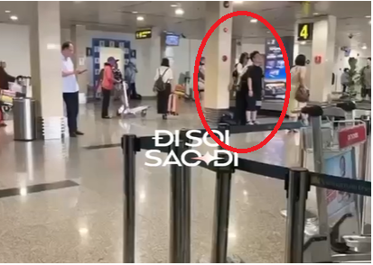 Cũng theo những gì được quay lại trong clip, Xemesis và cô gái lạ ngoài hành động bóp vai chăm sóc nhau giữa chốn đông người còn có những cử chỉ thân mật vượt trên mối quan hệ bạn bè thông thường. Ảnh: Đi Soi Sao Đi.