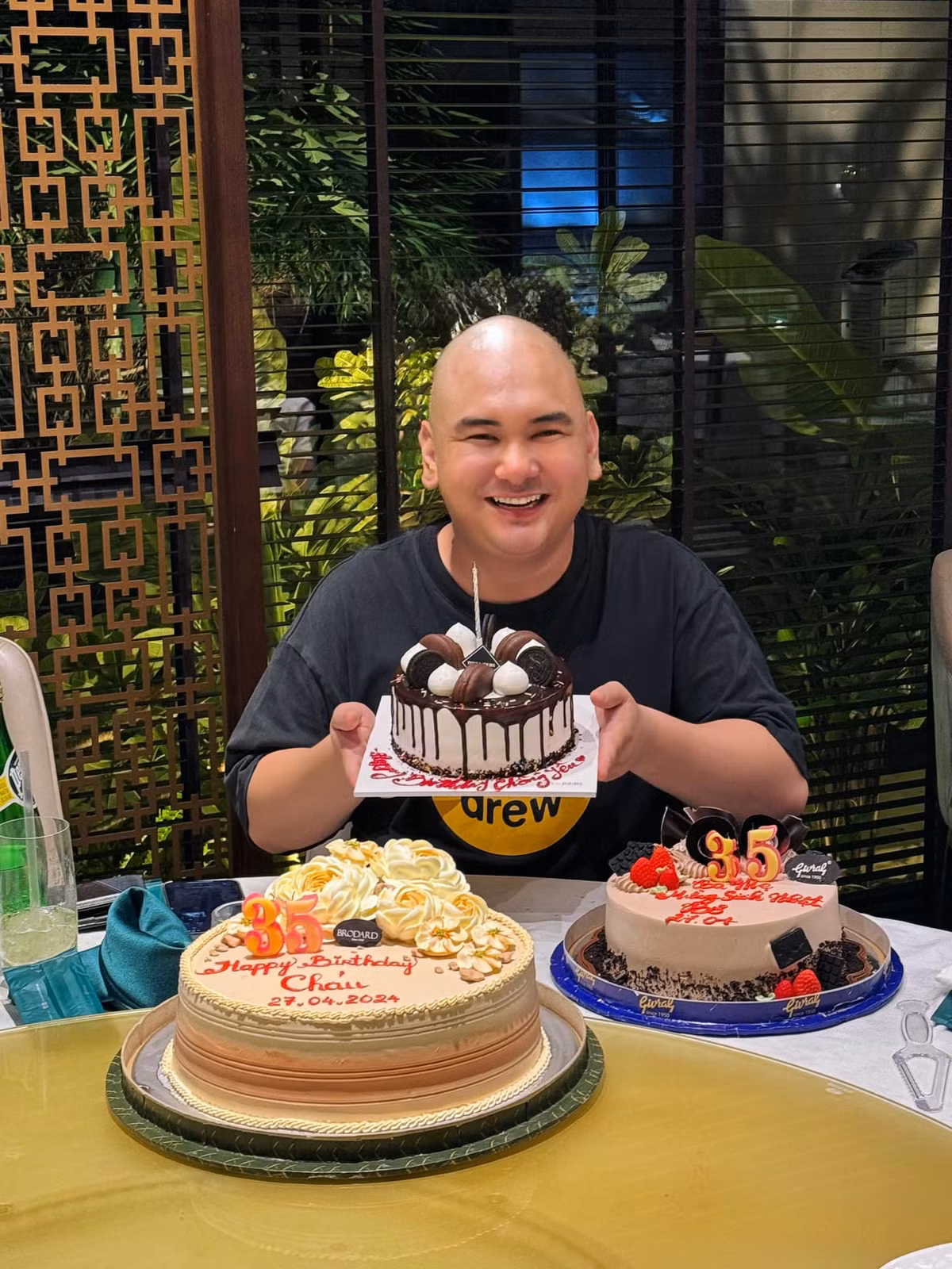 Xemesis có tên thật là Nghiêm Anh Hiếu, sinh năm 1989. Cùng với ViruSs, Độ Mixi và Pewpew, anh chàng tạo nên "Tứ hoàng streamer".