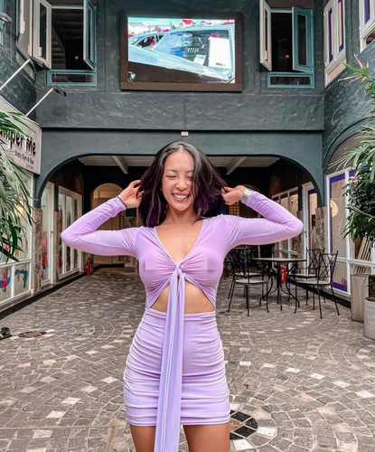 Không chỉ tập luyện điều độ, Hana Giang Anh còn thường xuyên chia sẻ bí quyết nấu ăn ngon, bổ dưỡng cho hội chị em. Tự tin với vóc dáng, bà mẹ một con thường xuyên chưng diện những trang phục khoe đường cong hình thể.