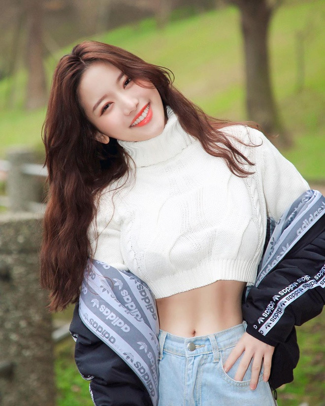 Jui-hsueh được nhận xét có nét đẹp cuốn hút khi mang trong mình dòng máu lai giữa người Tạng và người Uzbek. Những người yêu mến thường gọi hot girl Đài Loan là "thiên thần" hay "nữ thần phương Bắc".